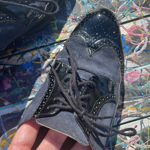 Vintage Arnold Churgin suede and patent leather lace up shoes - Picture 5 of 9